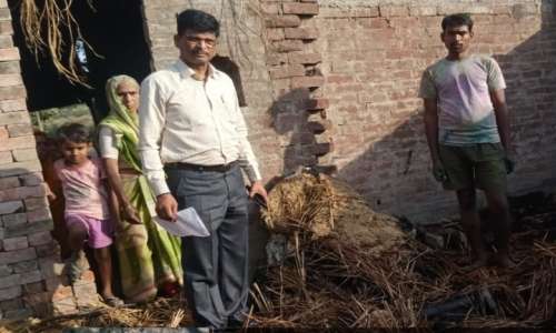 चूल्हे की चिंगारी से मजदूर के घर में लगी आग -गृहस्थी का सामान जलकर स्वाहा