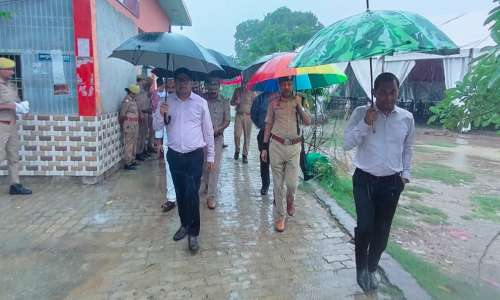 सावन में श्रद्धालुओं की सुरक्षा पर प्रशासन अलर्ट, डीएम-एसएसपी ने गोकुल बाबा मंदिर का किया औचक निरीक्षण