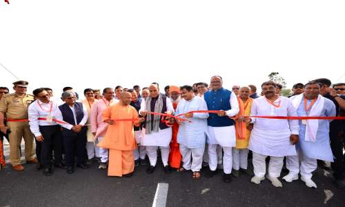 मुख्यमंत्री, रक्षा मंत्री और केंद्रीय मंत्री ने प्रदेश को दी बड़ी सौगात, लखनऊ–कानपुर एक्सप्रेसवे का उद्घाटन