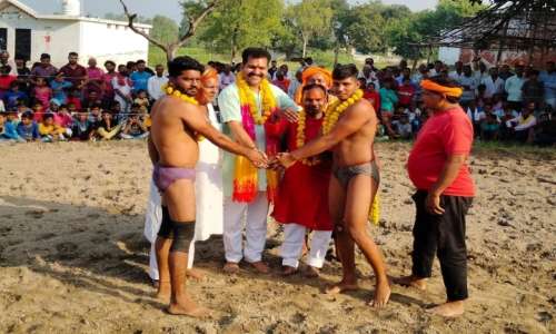 माँ जालपा देवी मंदिर में आयोजित मेले व दंगल में पहुंचे विमल द्विवेदी ने किया पहलवानो  का उत्साह वर्धन